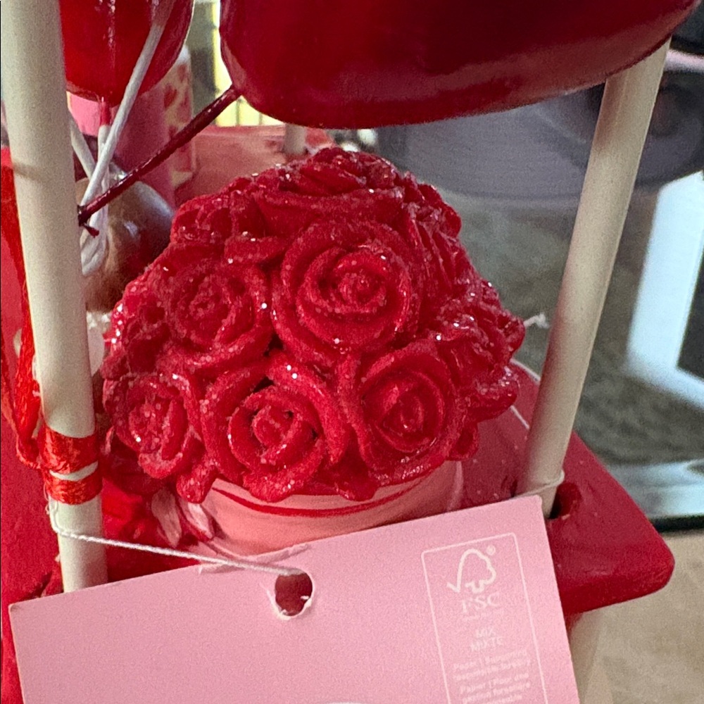 NWT/Martha Stewart Seasonal Valentine Kiosk Decor - Red & Cream - Picture 16 of 17